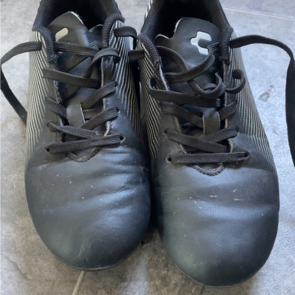 Black Athletic Shoes with Synthetic Upper and Padded Tongue